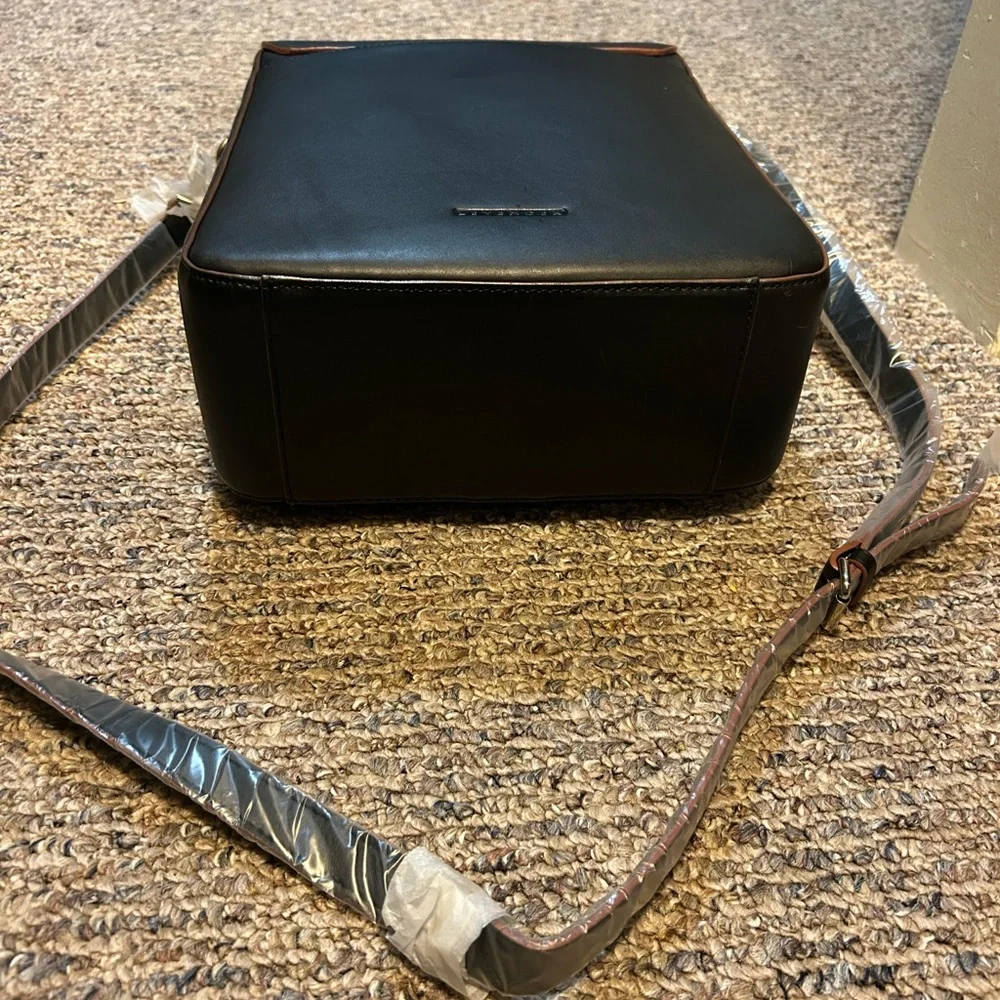 Levenger Black Tan Leather Wine Carrier Messenger Bag RARE NWT
